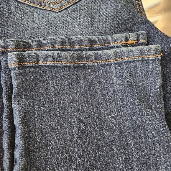 Gloria Vanderbilt Amanda Jeans - Picture 3 of 8